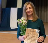Sandra Rutkovska saņem N.Rancāna balvas Atzinības rakstu